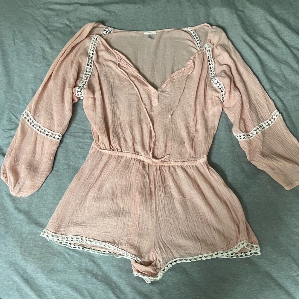 LIGHT PINK ROMPER FOR SALE!! 🌸🌸🌸
